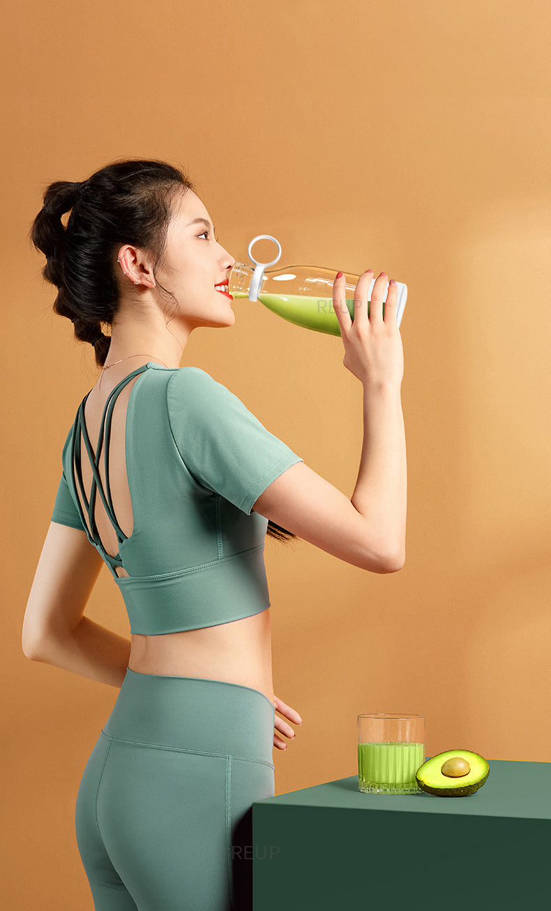 Make Milkshakes like a Boss with Portable Electric Juicer Blender.